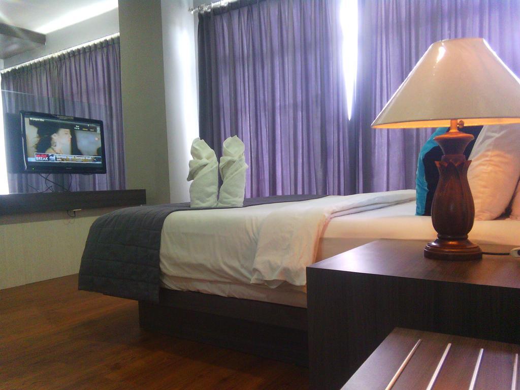 Hotel Victoria River View Банджермасин Стая снимка